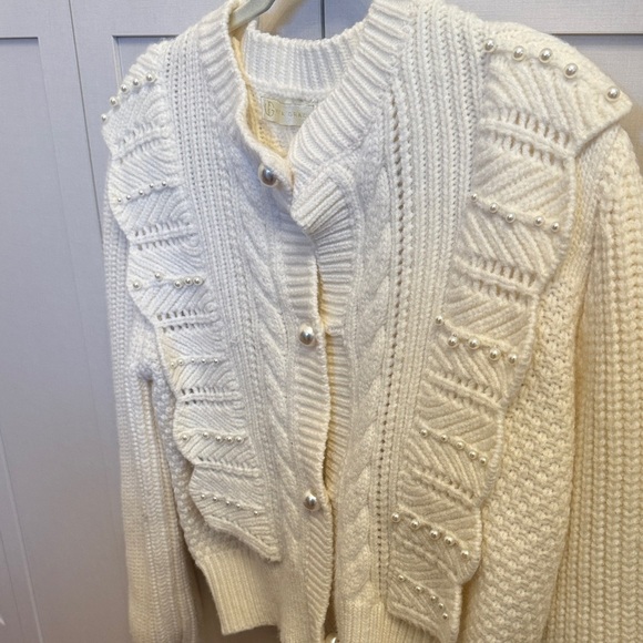 Chic Cream Cardigan with Pearl Details holidays - Picture 3 of 6